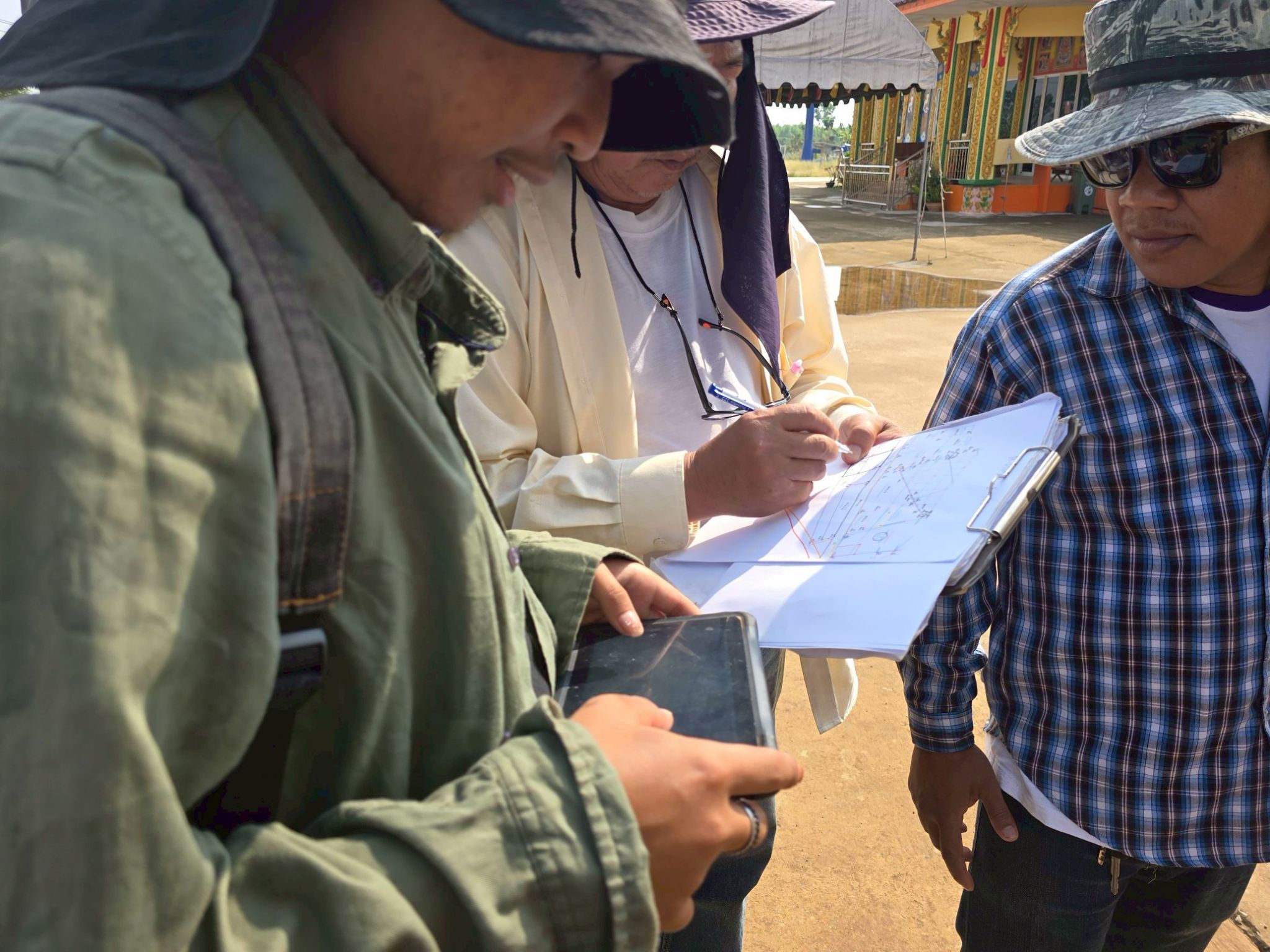 title - วันพุธที่ 21 มกราคม 2569 เวลา 10.00 น. นายวิทูล ประดิษฐบุญ ปฏิรูปที่ดินจังหวัดปราจีนบุรี  และเจ้าหน้าที่ ส.ป.ก. ปราจีนบุรี ลงพื้นที่ตรวจสอบพื้นที่ขอใช้ที่ดินในเขตปฏิรูปที่ดิน  ณ อำเภอนาดี และอำเภอกบินทร์บุรี จังหวัดปราจีนบุรี